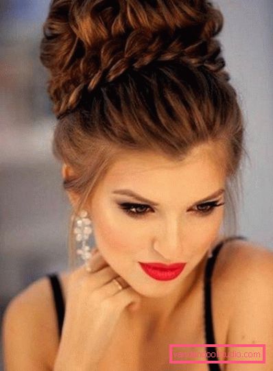 Uzun saçlar için bir tatil için saç modelleri Tatil için güzel ve basit saç modelleri